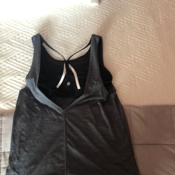 Workout top - Picture 2 of 2